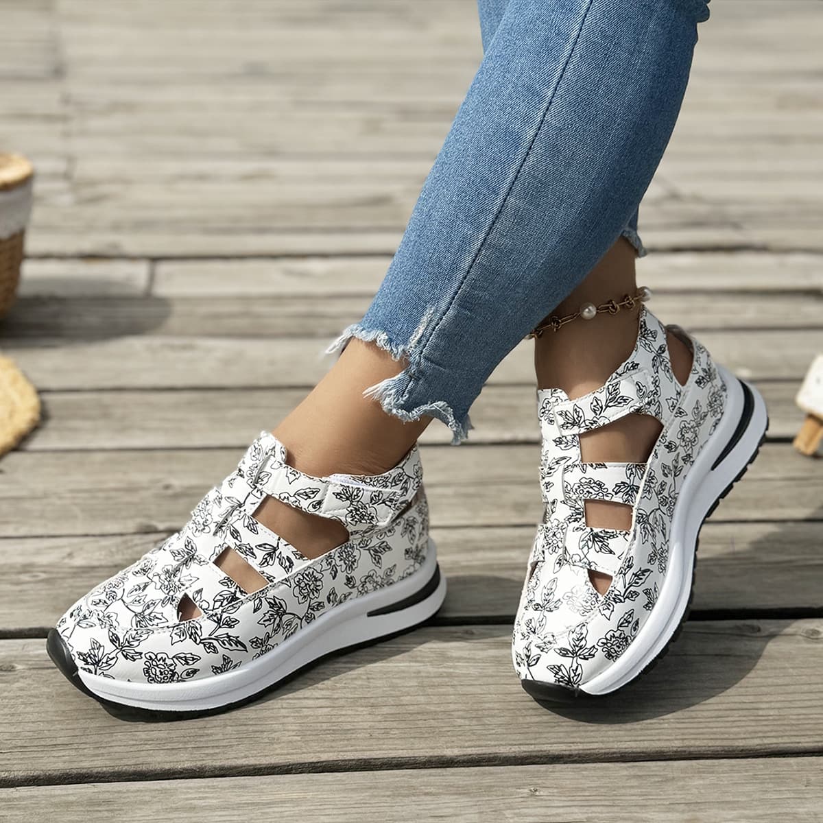 Flat Sports Sandals for Women, Closed-Toe Hollow Breathable, Export Large Size, Platform Thick Sole, Velcro Strap, Casual Athletic Sandals