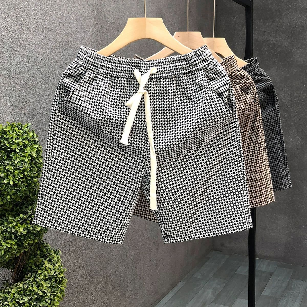 Korean Style Casual Plaid Men's Shorts Summer Versatile Five-Quarter Mid-Pants Loose Fit Sport Style No Belt Tie Closure