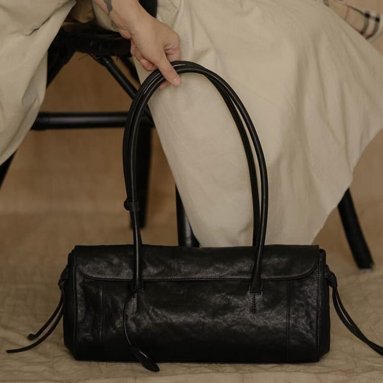 High-End Single-Shoulder Underarm Bag, Large-Capacity Black Baguette Bag for Women, Early Autumn 2026 Niche Large Handbag