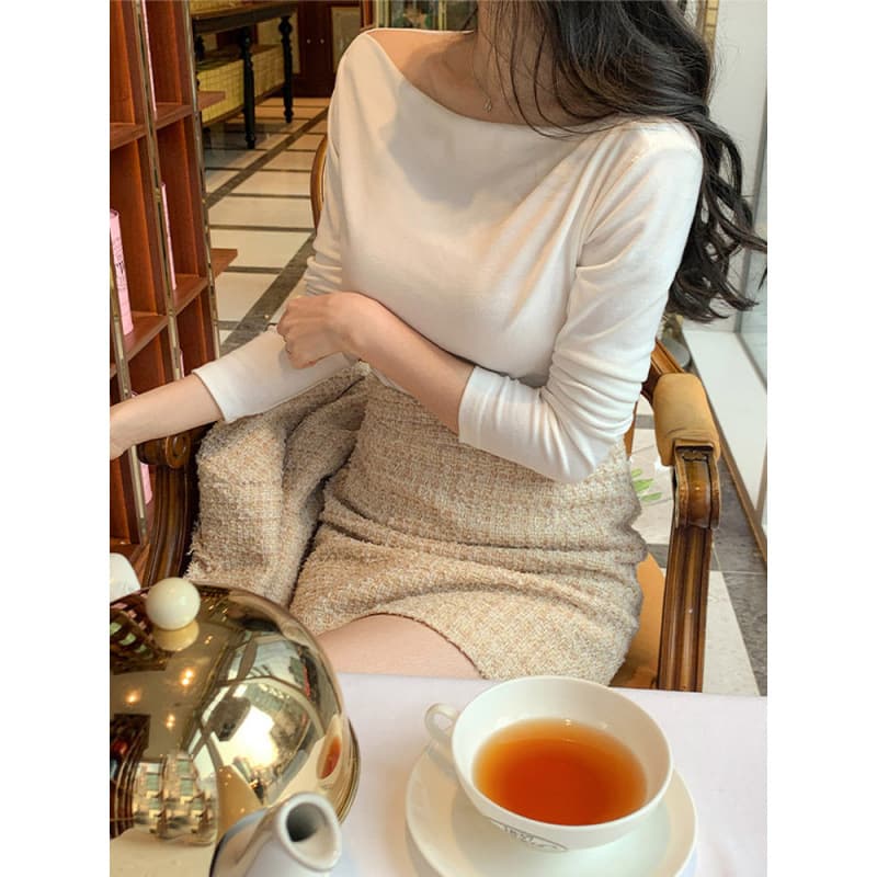 Foreign trade women's clothing Korea Dongdaemun Autumn Korean style romantic and gentle one-line collar off-shoulder slim solid color T-shirt