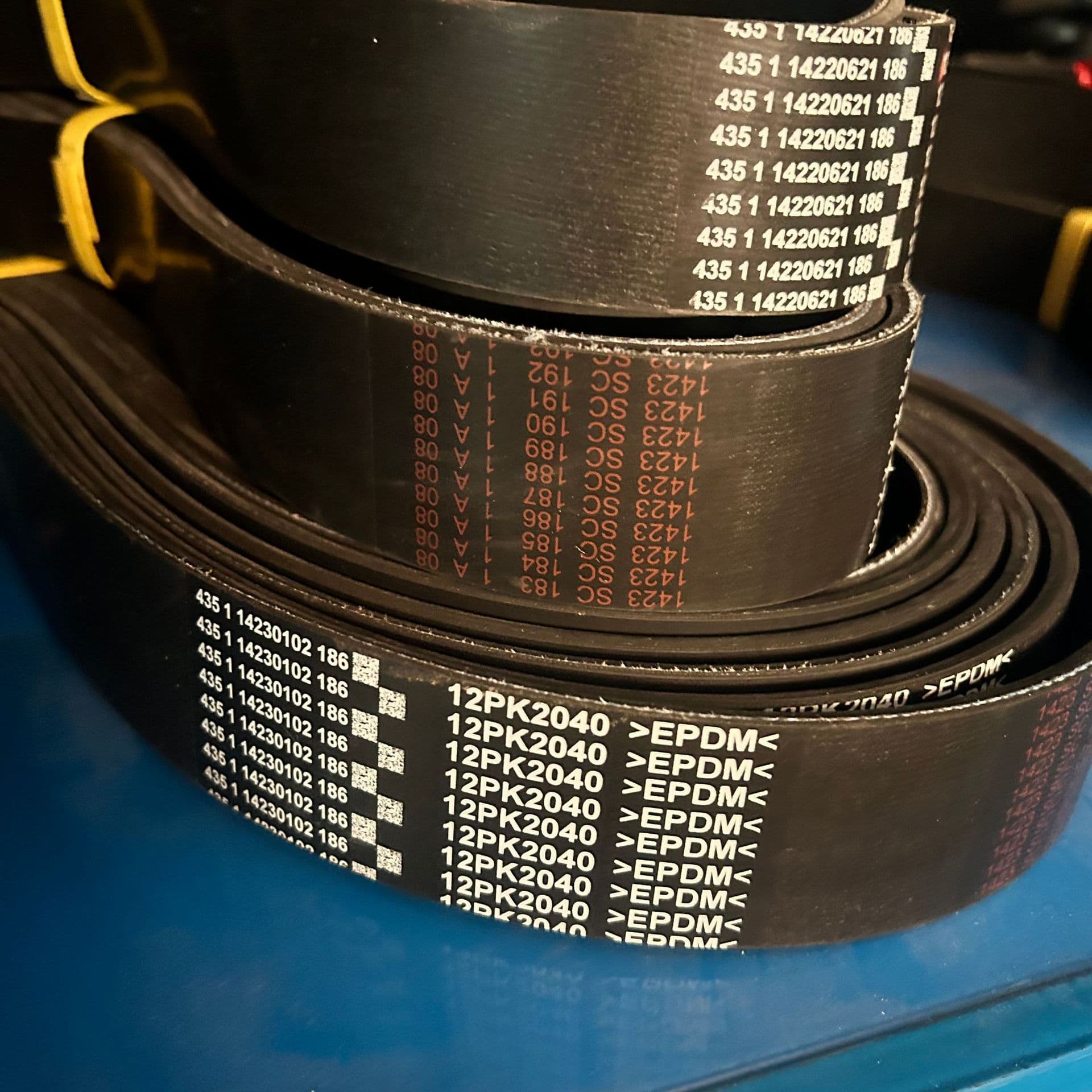 12PK2040 Automotive Serpentine Belt / Multi-Rib Belt / PK Belt EPDM
