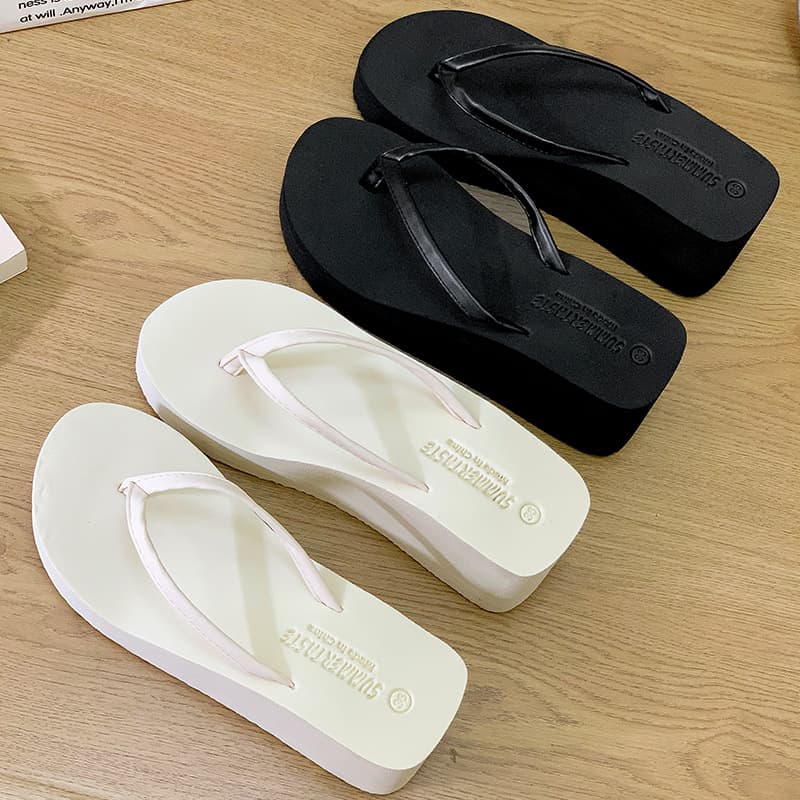 Thick-soled 6.5cm flip-flops, new high-heeled slippers, women's summer outer wear, versatile wedge heels, beach and seaside heightening sandals