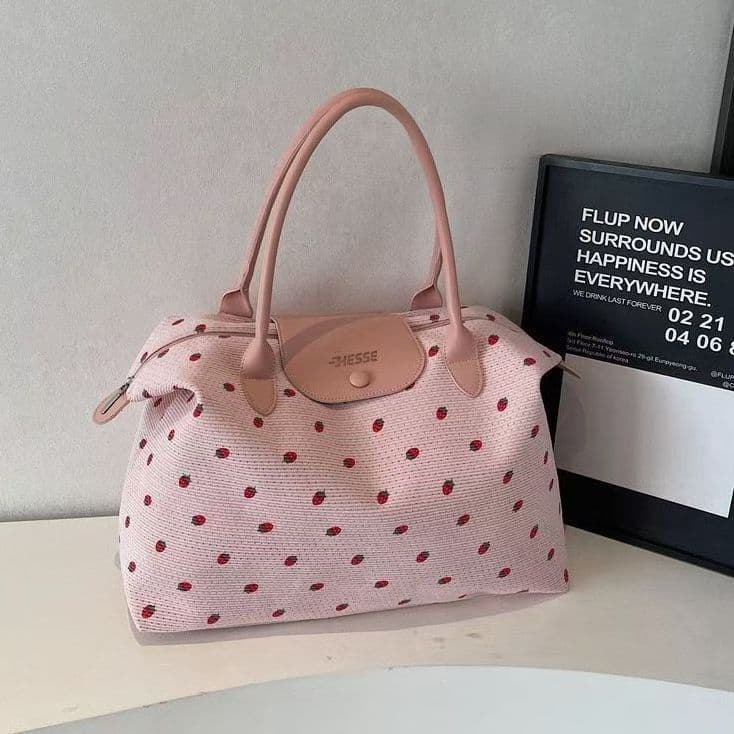Large-capacity travel bag for women, lightweight and versatile, short-distance outing storage tote bag, high-value casual commuting shoulder bag