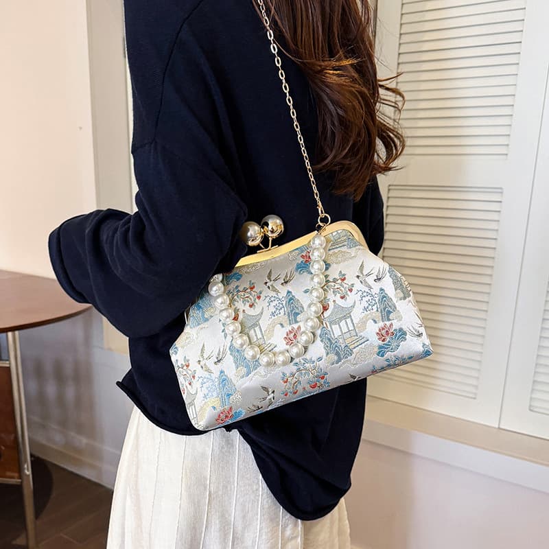 Cross-border women's bag 26 new style exquisite retro national style embroidered clip top women's evening bag commuter women's shoulder crossbody bag