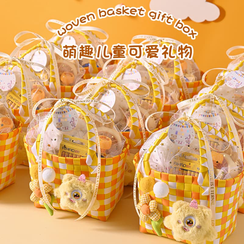 Kindergarten souvenirs for boys and girls, elementary school children's birthday gifts, Children's Day handbaskets for the whole class