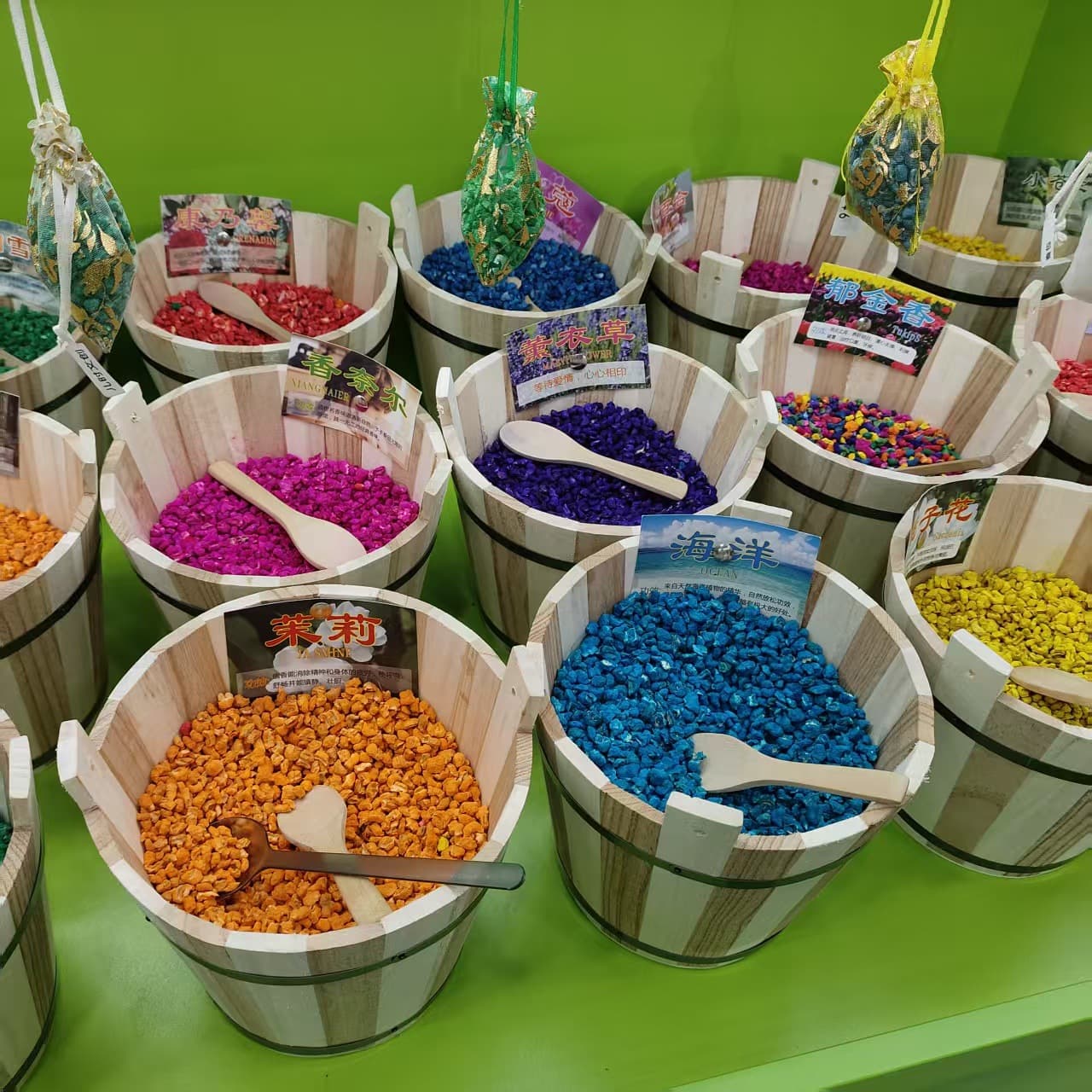 Colored Aromatherapy Scented Stones, Nano Aromatherapy Desiccants, Bulk Night Market Stall Popular Scented Stones, Pet Deodorizing Granules