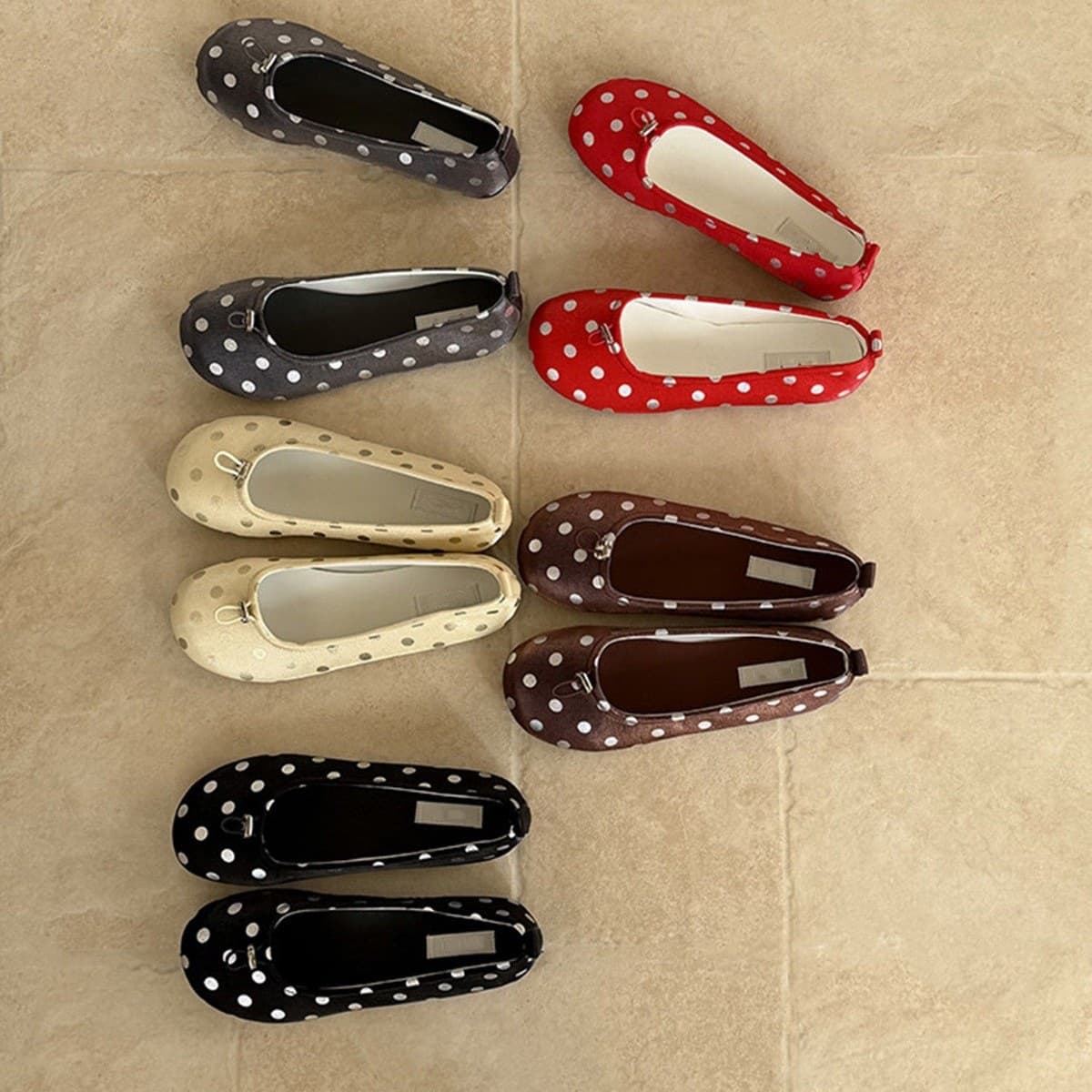 Women's Pig Nose Buckle Flat Shoes 2026 Spring New Polka Dot Retro Hidden Heel Round Toe Simple Versatile Shallow Mouth Single Shoes