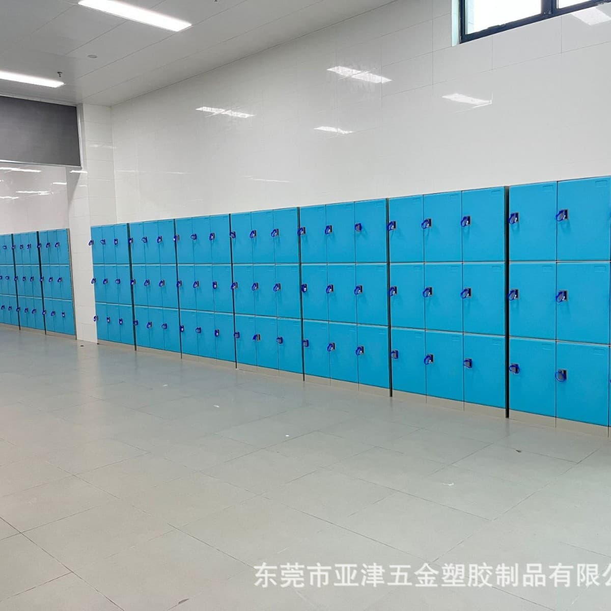 Gymnasium lockers, swimming pool storage cabinets, and bathroom vanities made of environmentally friendly ABS material are waterproof, moisture-proof, and durable.