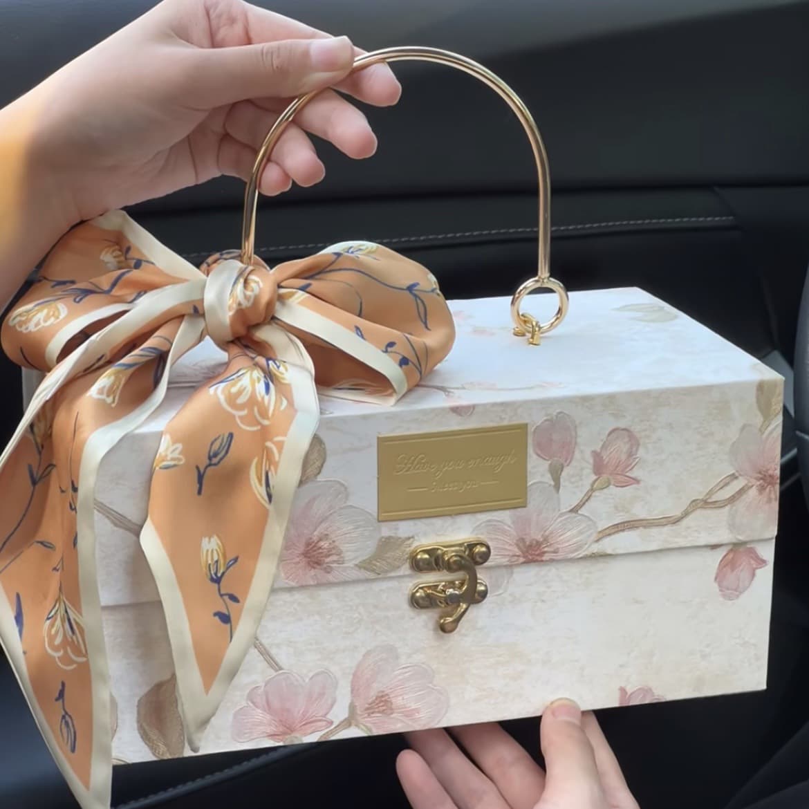 Polka Dot Embossed Metal Handheld Gift Box Corporate Custom Wedding Favor Box