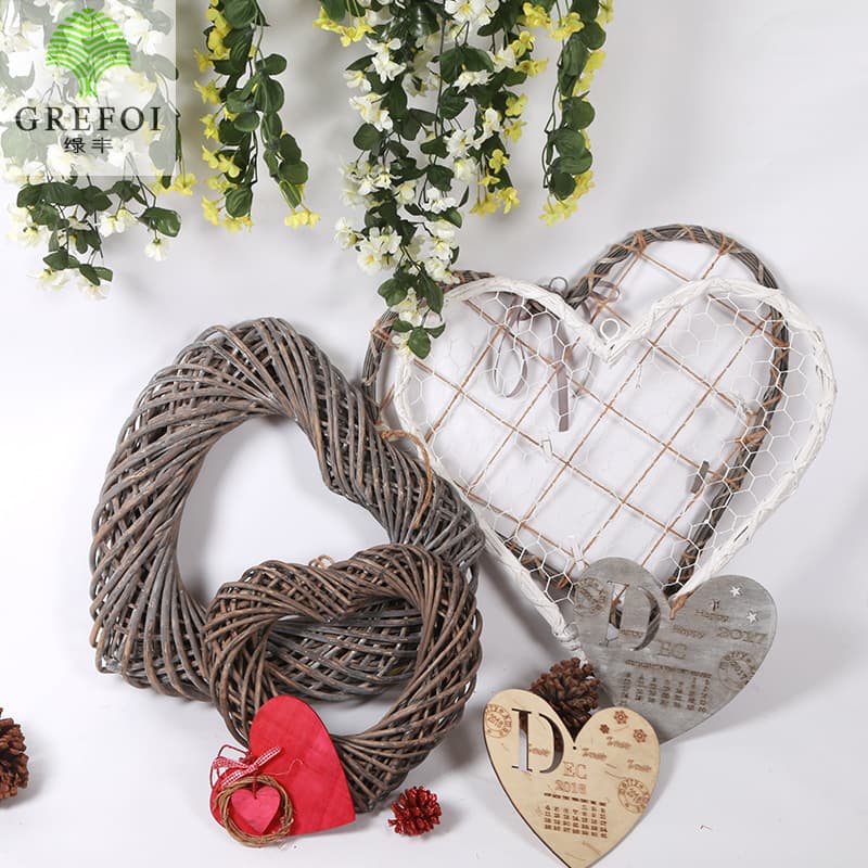 Amazon Christmas willow woven heart decoration, Valentine's Day ornament, high-end florist Mother's Day flower arrangement accessory
