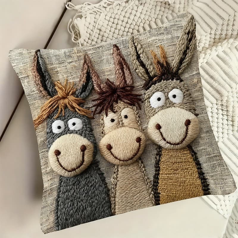 Highland Cow Pillow Cover, Skin-Friendly Short Plush, Cute Animal Print, Sofa Living Room Decorative Cushion Cover, Cream Style