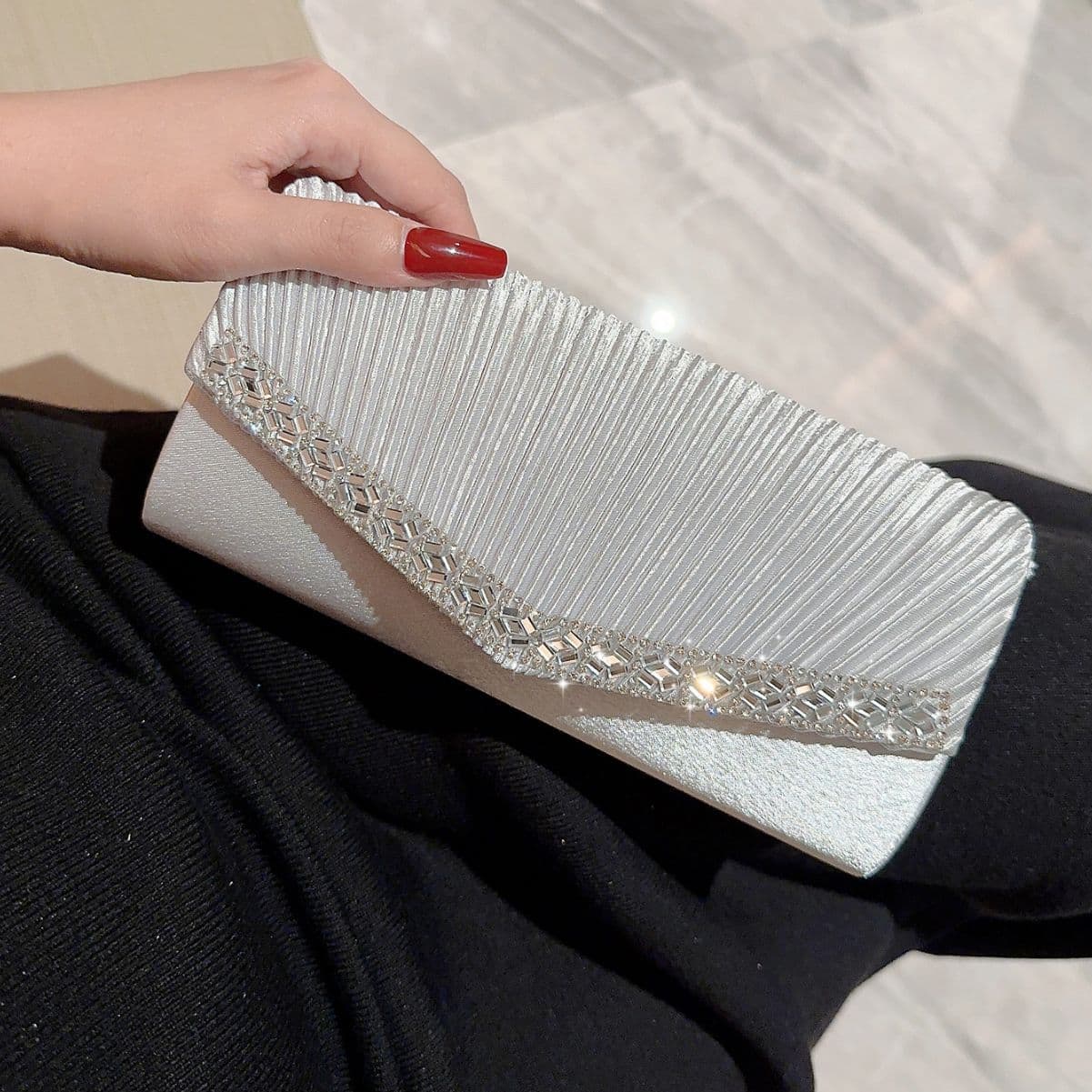 2023 New Arrival Evening Bag: European and American Style Pleated Clutch with Rhinestone Velvet, Simple Crossbody Evening Bag