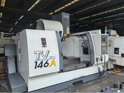 YCM 146A machining center with Fanuc 200FB system, BT40 spindle, 8000 rpm, three-axis hard guideways