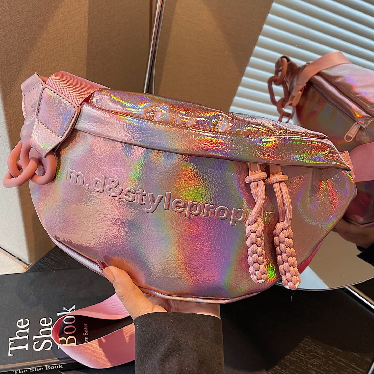Cross-border niche fashion laser dumpling bag women's bag new high-end commuter dumpling bag casual crossbody bag chest bag