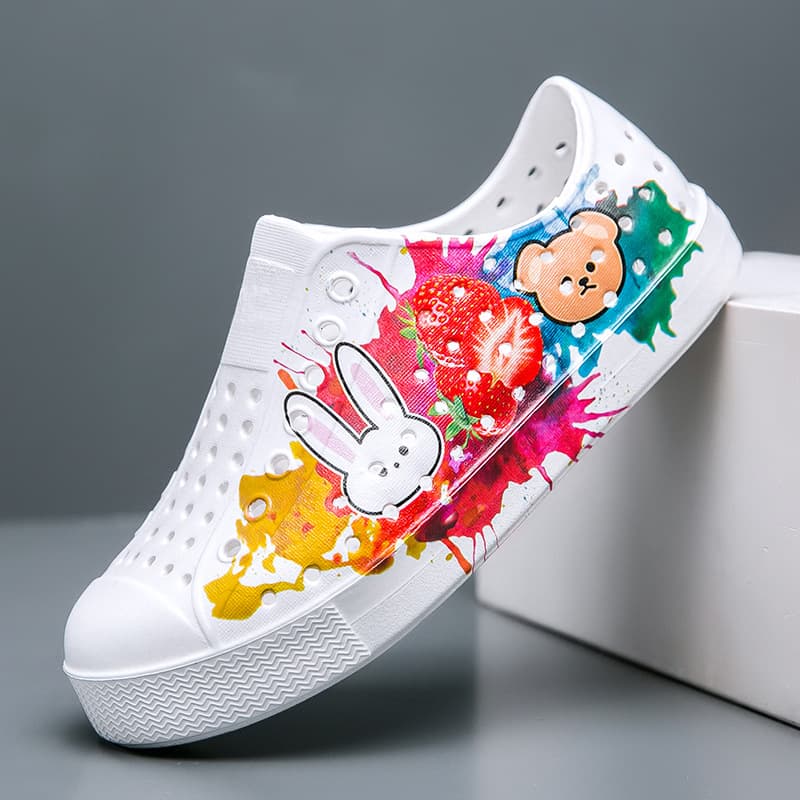 Bamboo Tune Children's Perforated Shoes Boys and Girls Casual Breathable Graffiti Style Soft Sole Beach Water Sandals