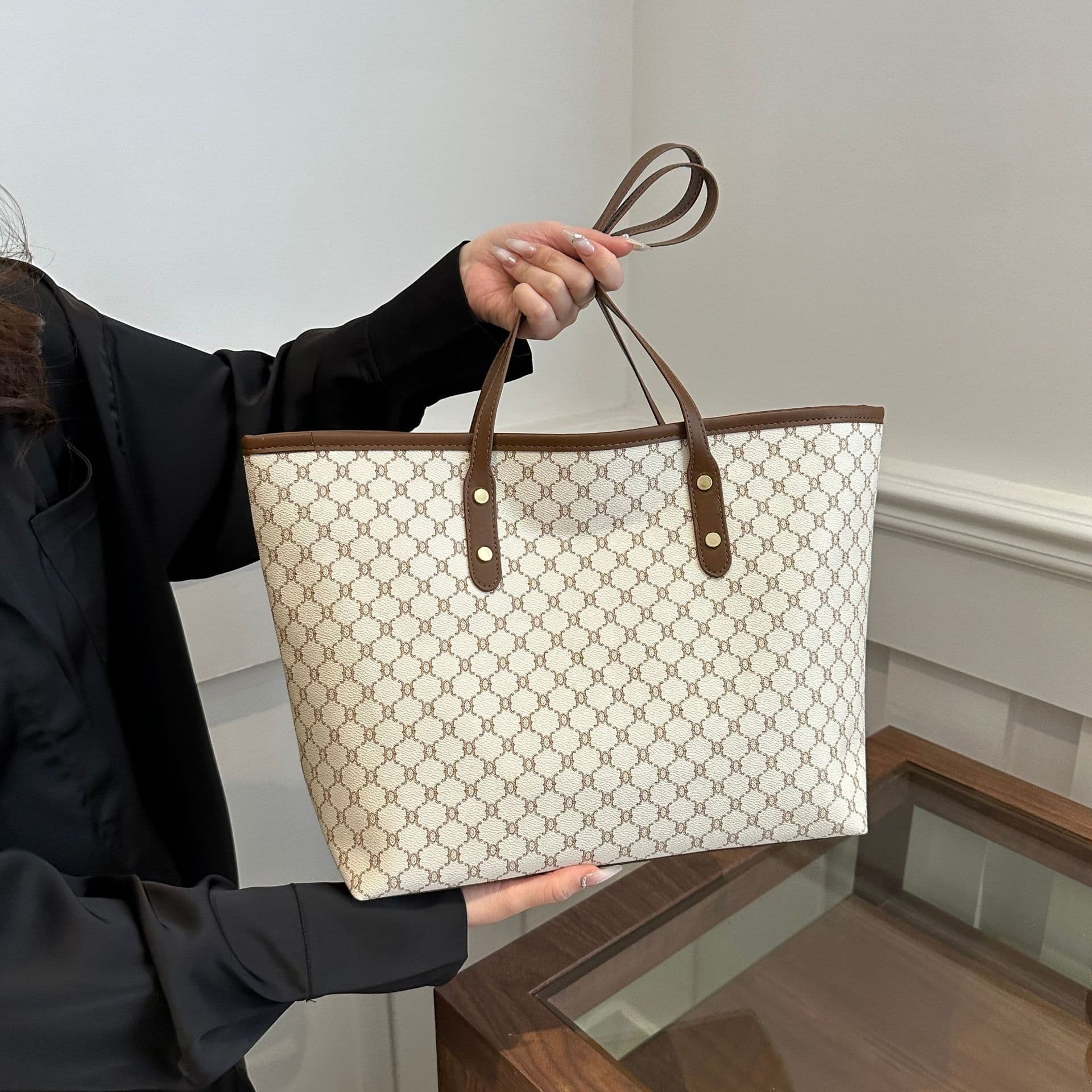 Large-Capacity Bag for Women 2024 Spring Simple and Fashionable New Trendy Tote Bag Commuter Large-Capacity Satchel Shoulder Bag