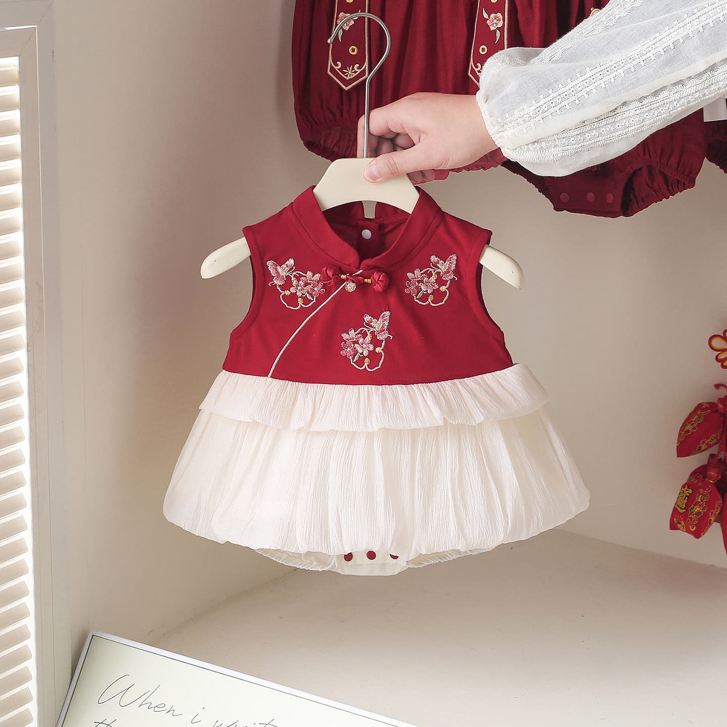 Baby girl's summer national style dress, one-year-old baby girl's super cute and stylish princess dress, one-year-old dress gauze skirt