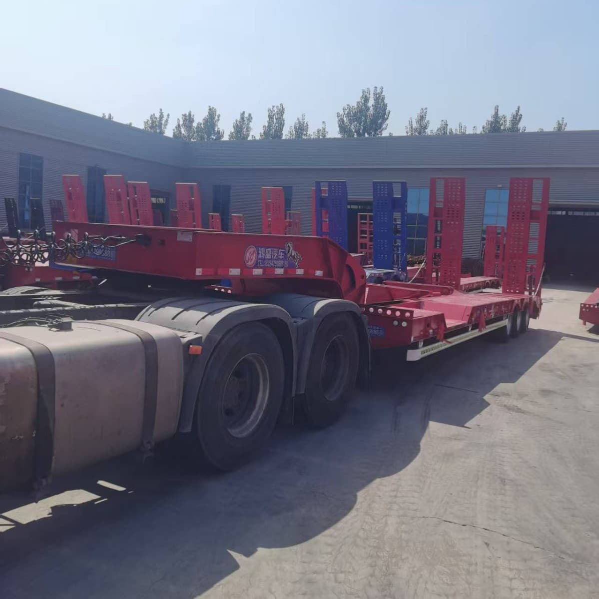 11.8-meter low-bed semi-trailer excavator transport semi-trailer 3-meter wide excavator plate transport vehicle factory price