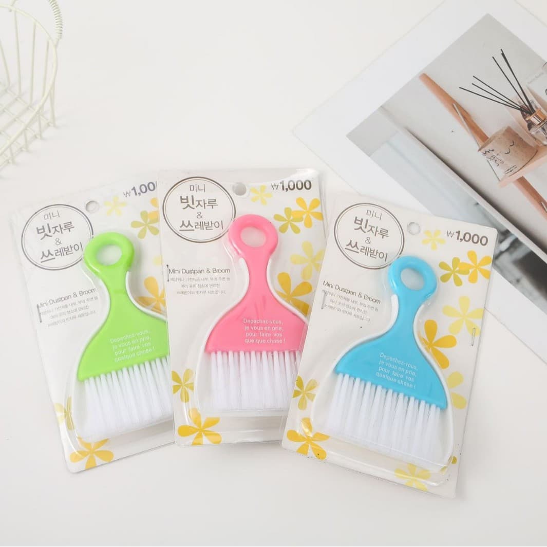 Manufacturer Dustpan and Small Broom Two-piece Set Desktop Brush Keyboard Cleaning Brush Pet Hamster Cage Cleaning Tool Kit