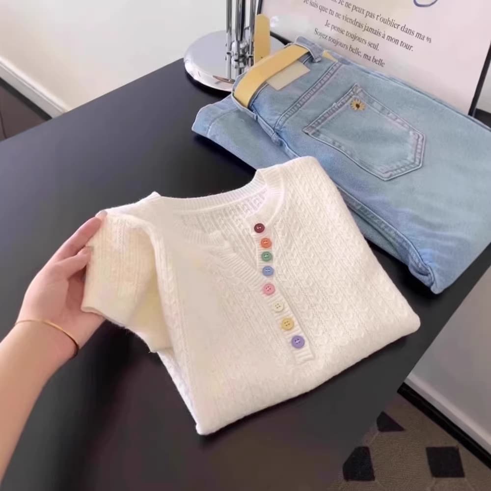 2026 spring and summer design, western style, age-reducing knitted top, Korean style, gentle style, colorful button short-sleeved T-shirt for women