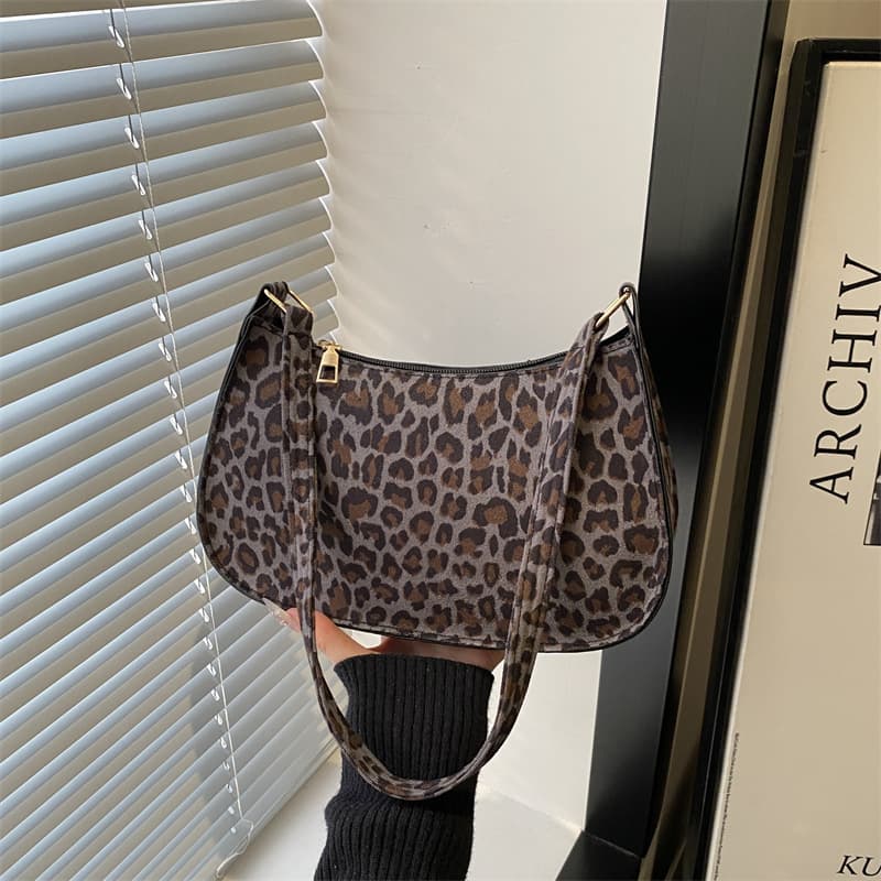 2025 New Trendy French Niche Design Bag Minimalist Chic Handbag for Women Casual Fashion Shoulder Underarm Bag