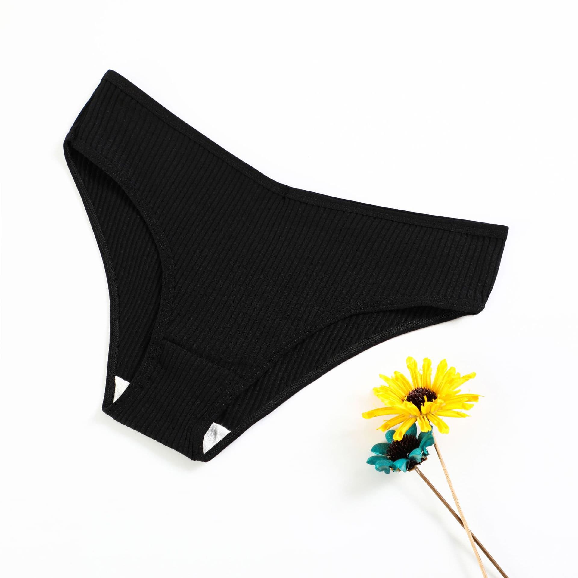 New V-Shape Women's Cotton Breathable Triangle Panties, European and American Solid Color Low-Rise Butt-Lifting Breathable Double-Layer Gusset Girls' Underwear