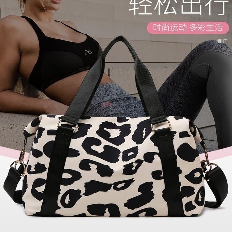 Travel Bag Short Trip Business Duffel Bag Lightweight Overnight Bag Gym Bag Large Capacity Cow Print Travel Bag Carry-On Bag