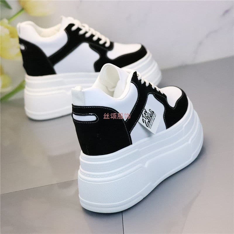 2025 versatile soft sole new white sneakers wear-resistant thick sole skate shoes with inner height increase for women, petite slimming flats