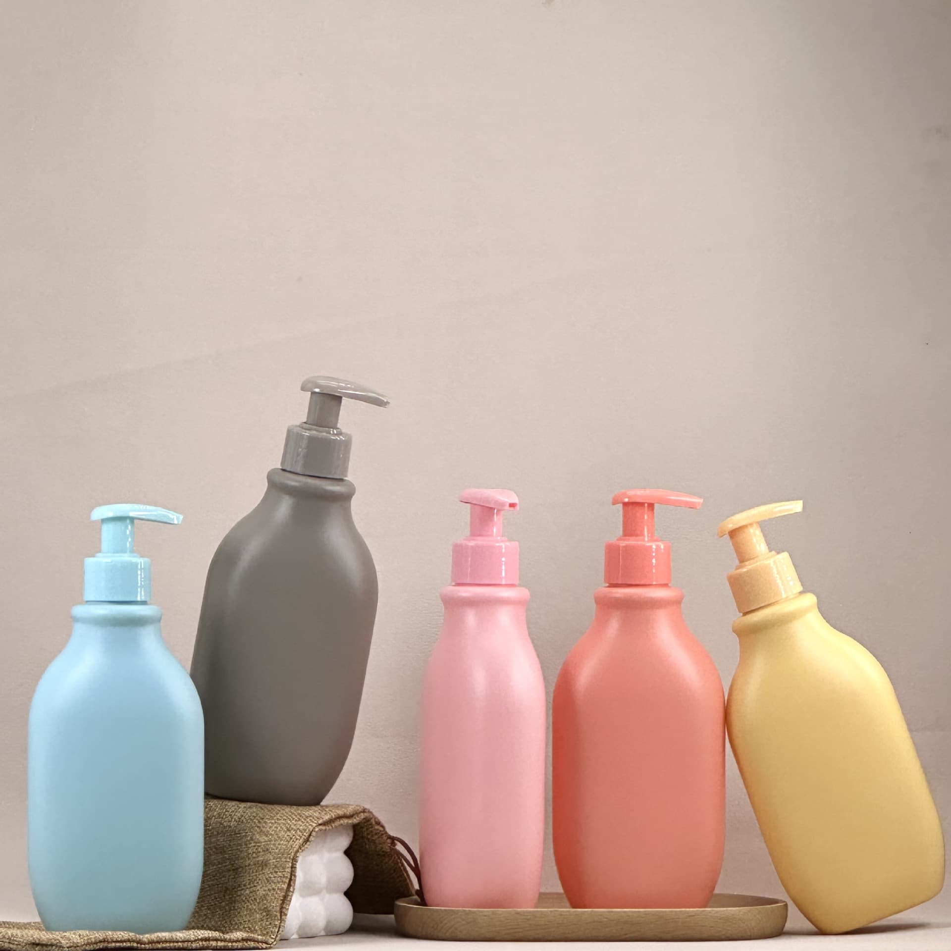 Qunying Beauty & Personal Care Packaging Body Lotion Shampoo Shower Gel Empty Bottle Macaron Color 350ml PE Plastic Bottle