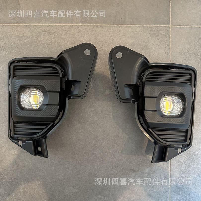 Suitable for 200 series HIACE fog lights Toyota Hiace 2014-19 4 type to 7 type LED front fog light spotlight assembly
