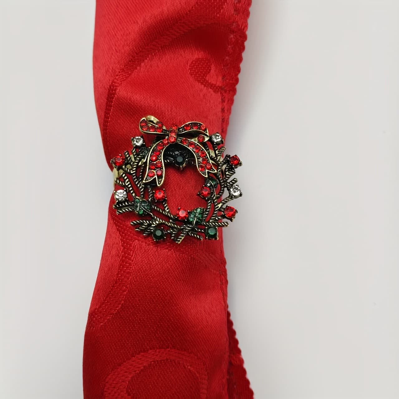Sparkling Hotel Napkin Rings, Antique Floral Wreath Design, Tableware Napkin Rings