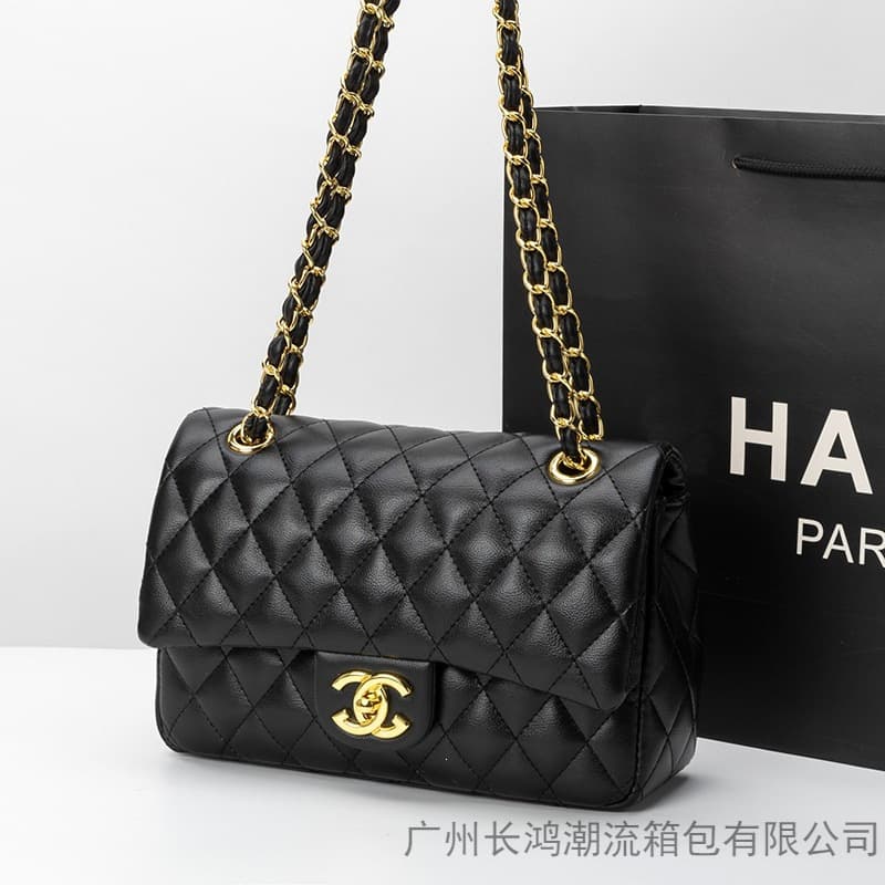 2026 New Women's Bag Fashionable High-End Single Shoulder Crossbody Bag Quilted Chain Bag with Classic Style
