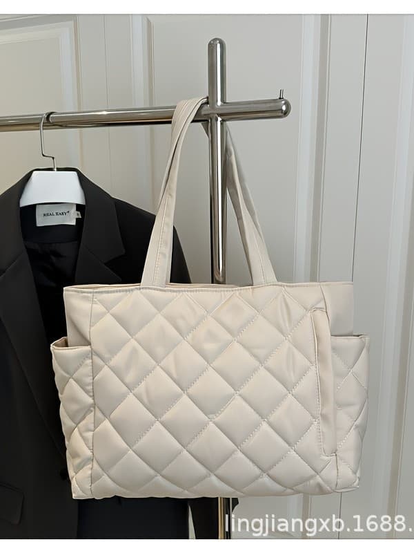 2025 Fall/Winter Quilted Padded Single-Shoulder Bag Large-Capacity Lightweight Tote Bag for Female College Students Tutoring Bag Dog-Tooth Bag