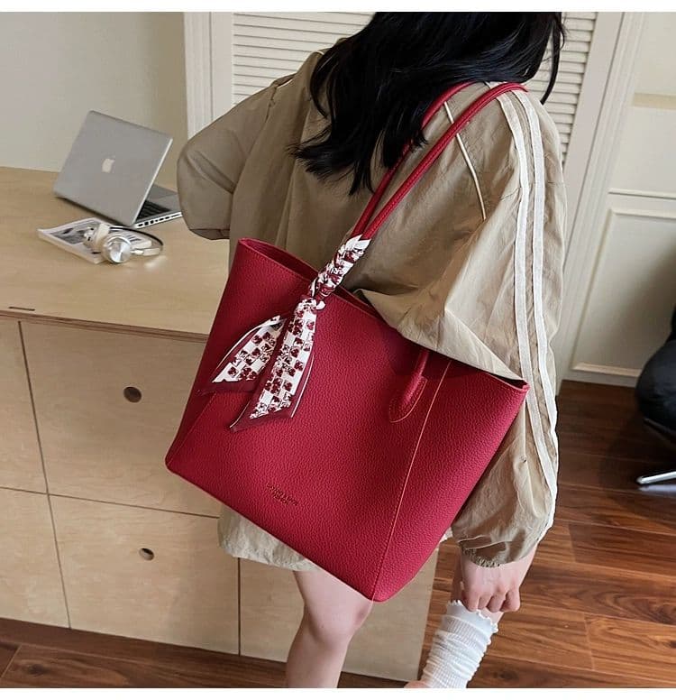 Red Tote Bag for Women 2025 New Style Wedding Bag Premium Large Capacity Commuter Shoulder Bag Versatile Bridal Purse