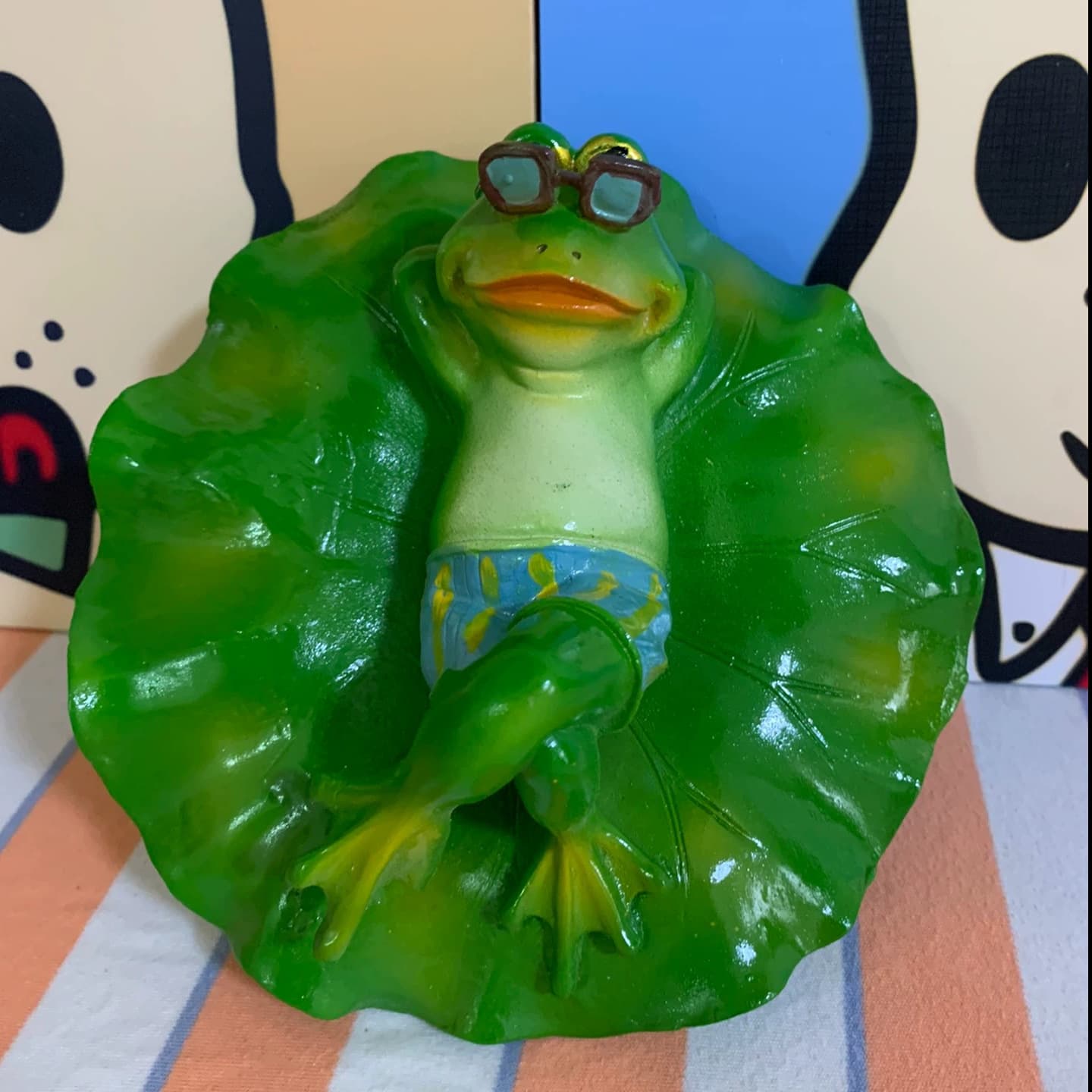 Custom Popular Lotus Leaf Frog Figurine for Export, Warm Sculpture Outdoor Garden Decoration Courtyard Ornament