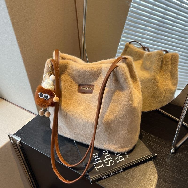 Spring Niche Fluffy Bag Women 2024 New Trendy Contrast Color Shoulder Bag Underarm Bag Furry Tote Bucket Bag