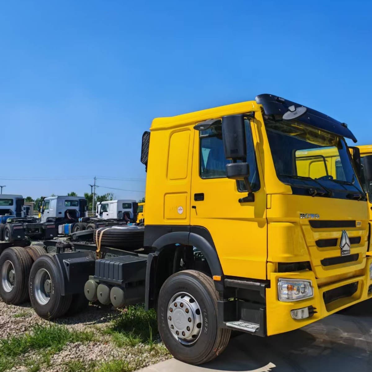 Cross-border Sinotruk Howo 10-wheel dump truck, HOWO 6x4 dump truck/tractor for transporting slag and sand.