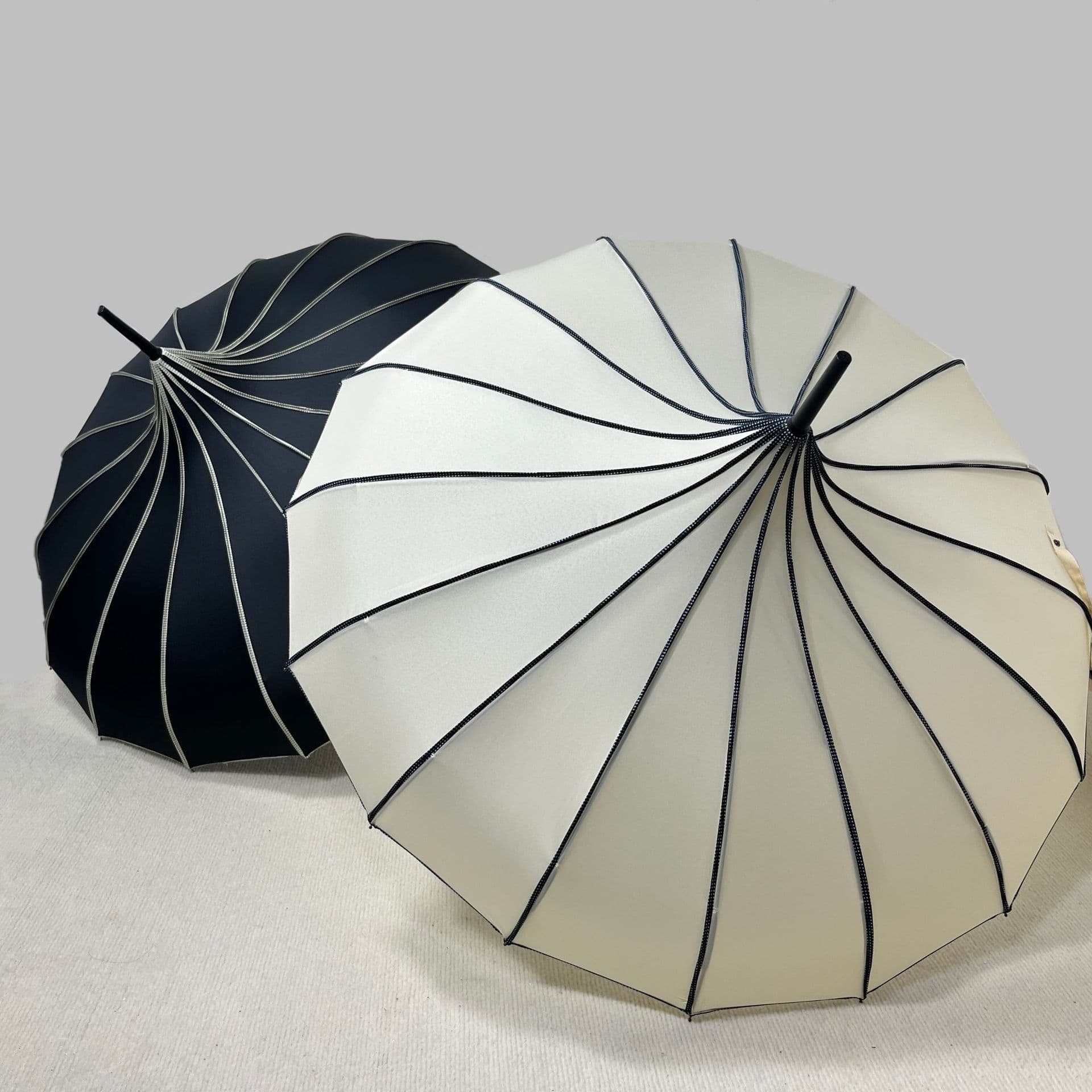 Cross-border Best-selling Black and White Striped Pagoda Umbrella 16-rib Straight Long Handle Sun and Rain Umbrella Creative European Wedding Photography Umbrella
