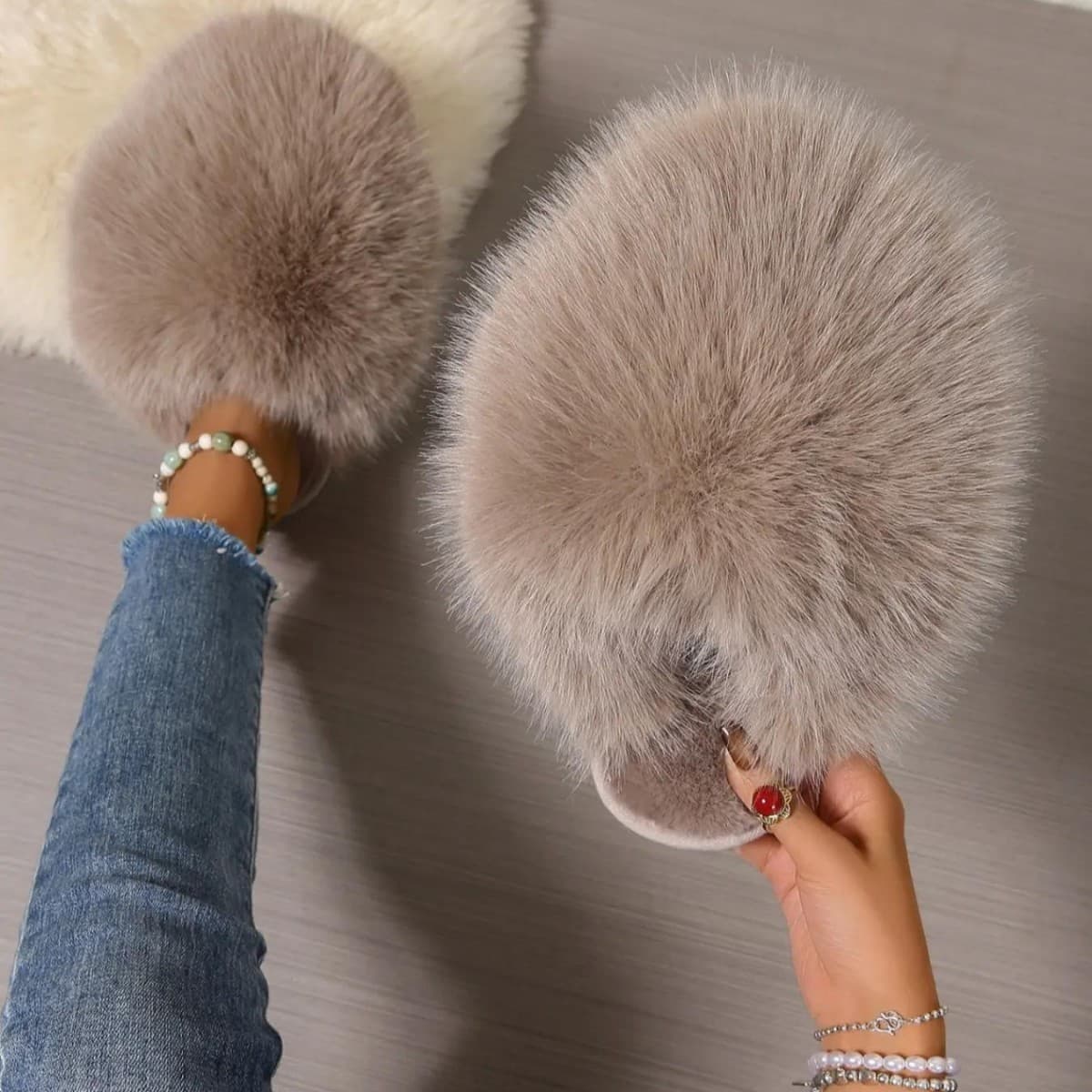 Autumn/Winter Thick Plush Women's Indoor Slippers, Flat Anti-Slip House Slippers with Cushioned Sole