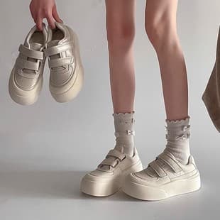 Fashion Lightweight Round Toe Velcro Thick Sole White Shoes Women's 2026 New Spring/Autumn Lightweight Versatile Casual Board Shoes