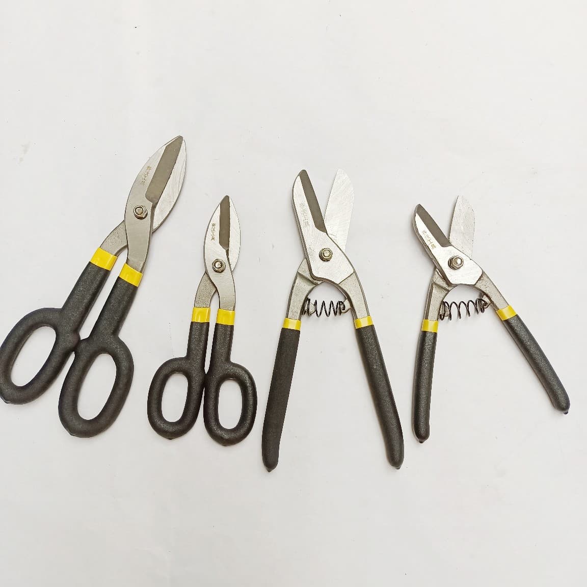 Linyi Saiwo Hardware Tools supplies sheet metal shears in stock, including American and German industrial-grade heavy-duty manual sheet metal shears.