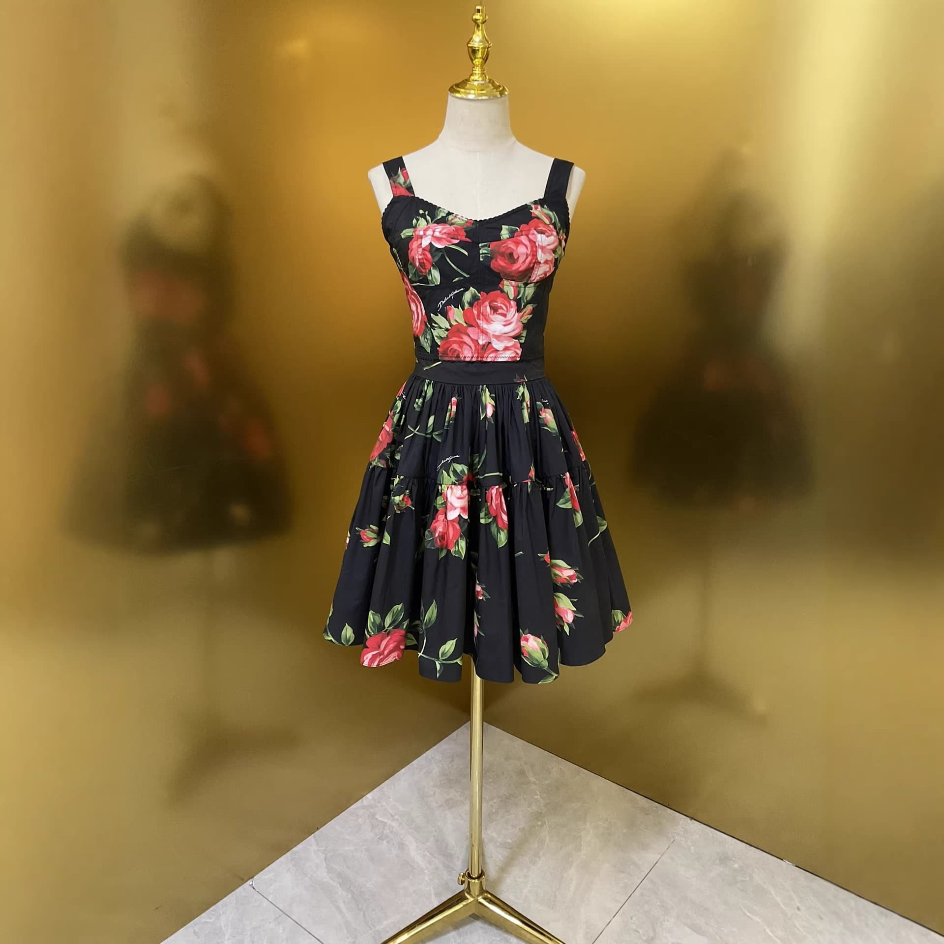 Dark Night Rose Summer New Black Bottom Rose Cotton Tight Breast Cup Small Top + Skirt Two-piece Fashion Set
