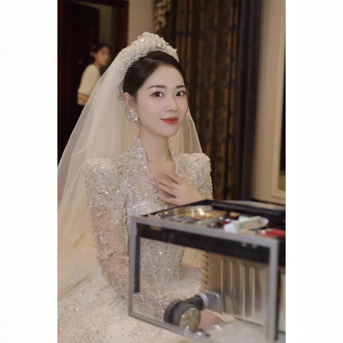 French Long Sleeve Light Wedding Dress 2026 New Collection Bride High-Quality Heavy Craft Large Train Main Dress European American Export