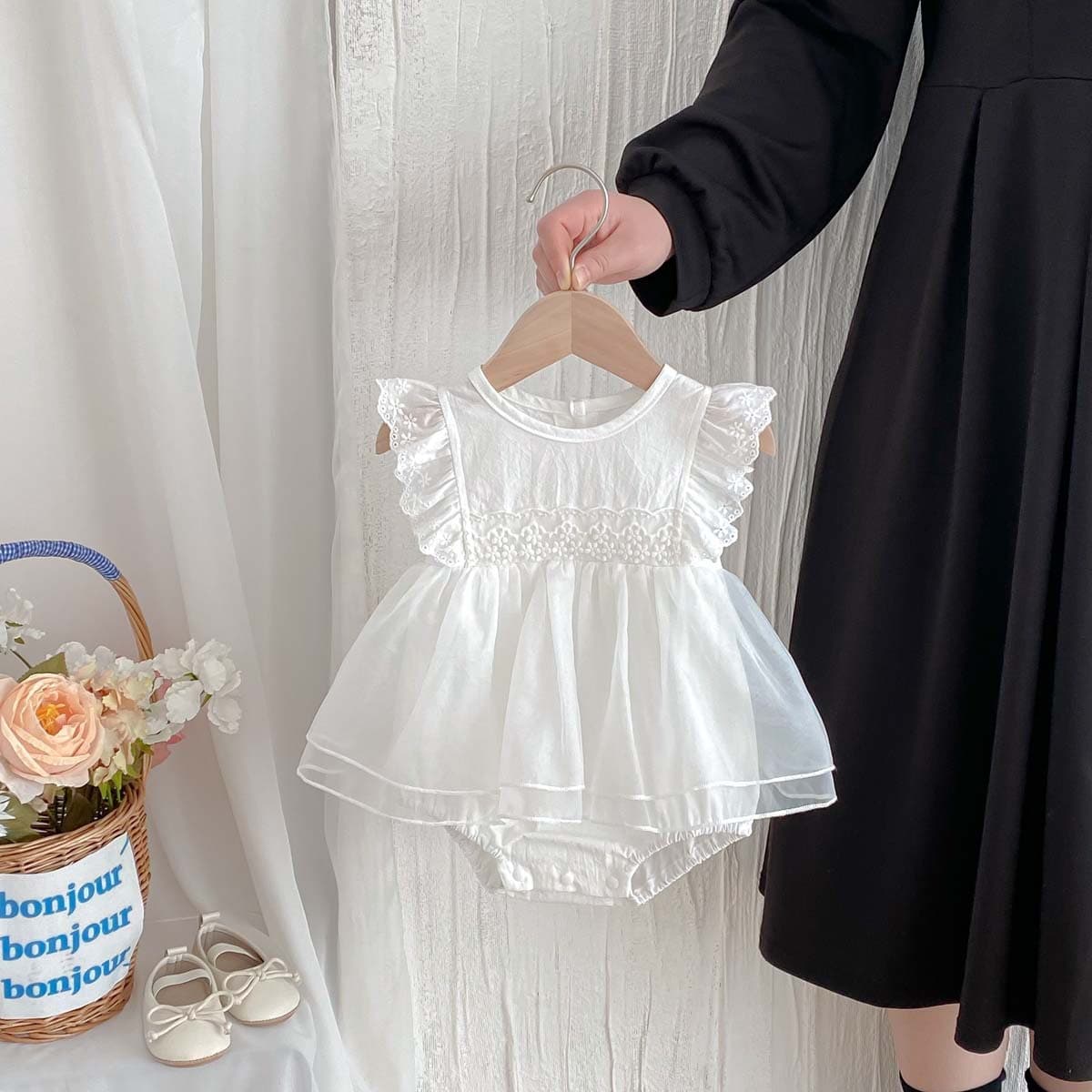 Newborn summer clothes, new lace flying sleeve jumpsuit, baby girl, princess mesh bag, full moon clothes