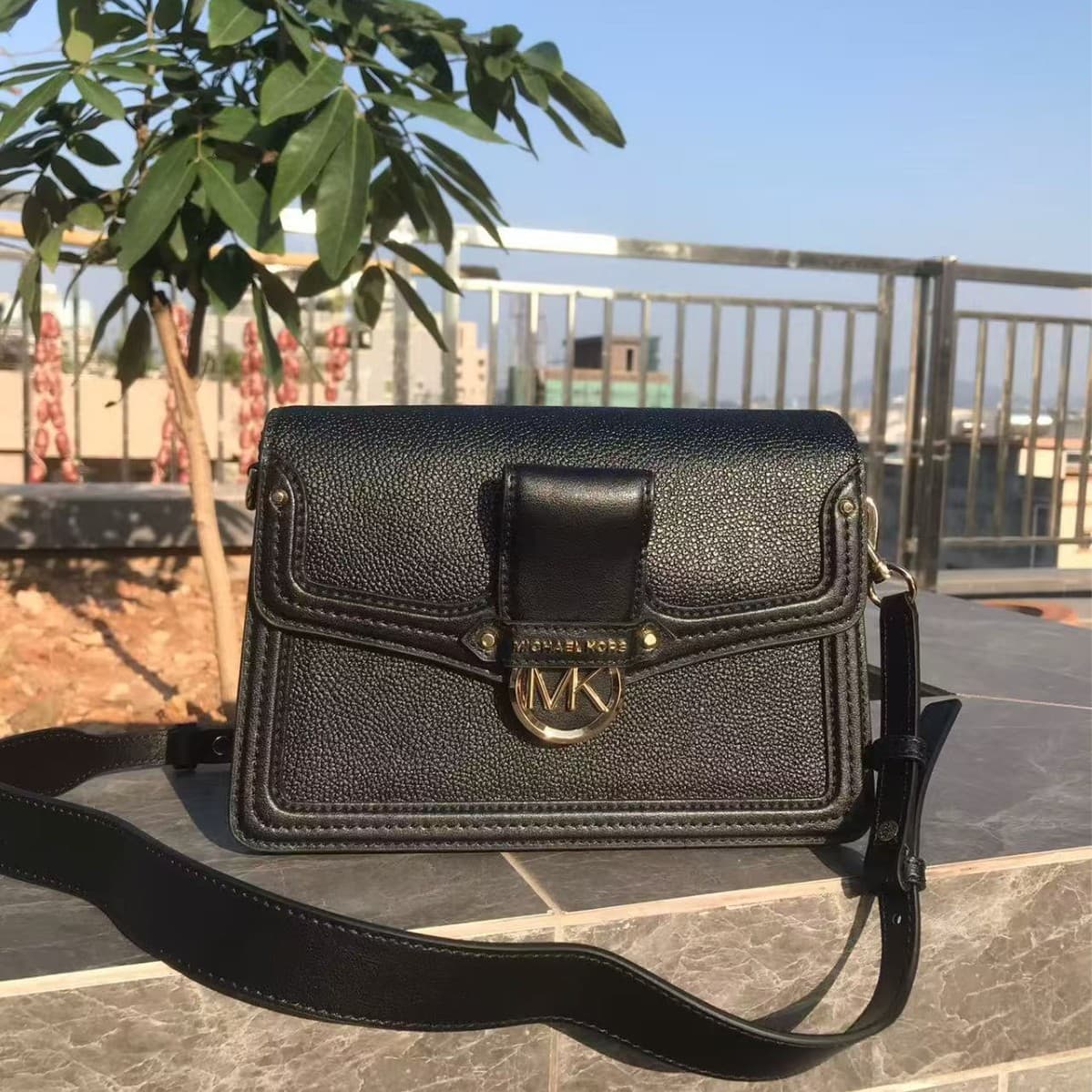 M Brand Women's Bag New Jessie Monogram Dionysus Messenger Bag Cowhide Wide Shoulder Strap Casual Versatile Envelope Bag Large Capacity