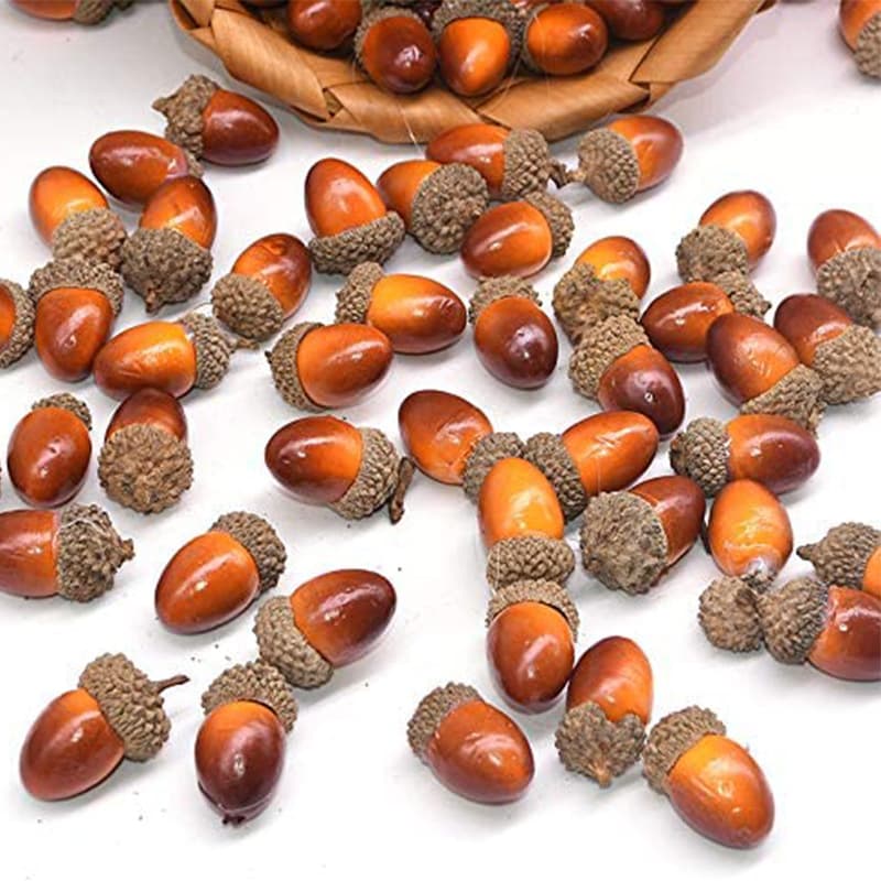 Natural small acorns, hazelnuts, simulated acorns, Halloween and Christmas DIY decorative accessories, photography props