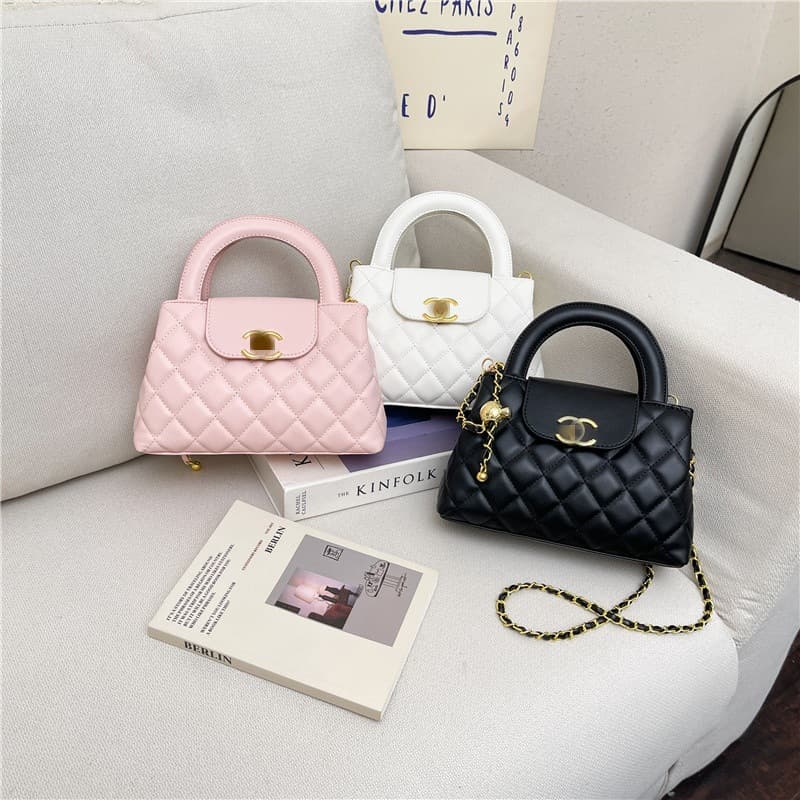 2026 Chanel-style Kelly bag with diamond quilted pattern, chain strap, fashionable shoulder bag, handbag, and crossbody bag for women, new versatile design