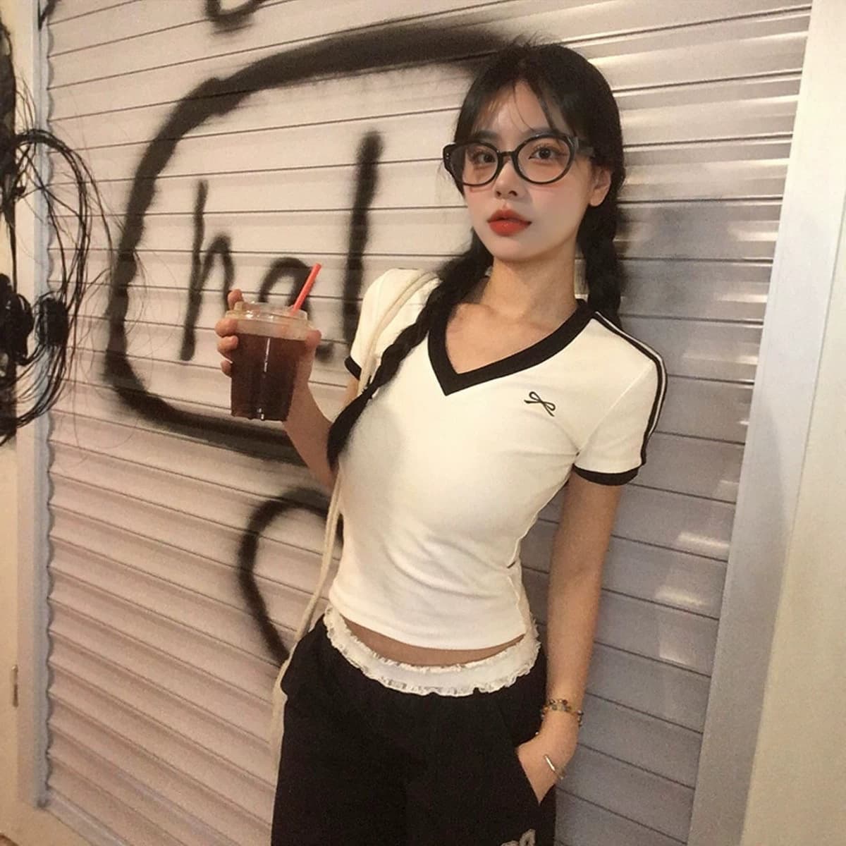 Korean-style V-neck contrast color short-sleeve T-shirt for women, 2026 new summer American-style slim-fit flattering versatile cropped top