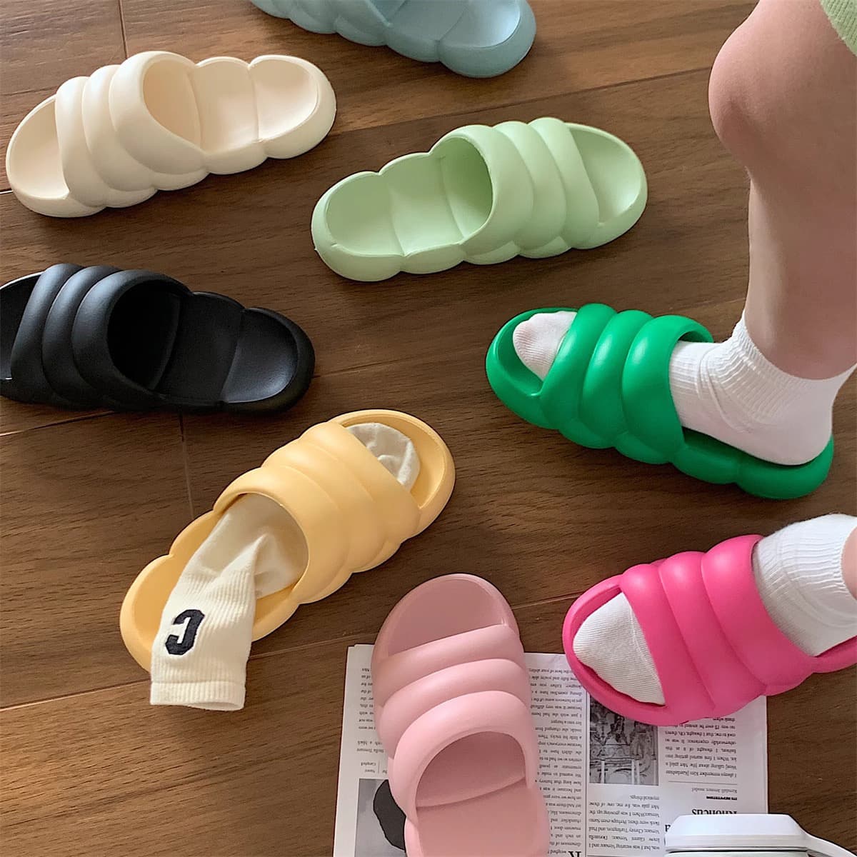 2025 New Summer Home Slippers for Women, Men's Fashion Couple Sandals, Thick-Soled Bathroom Slippers