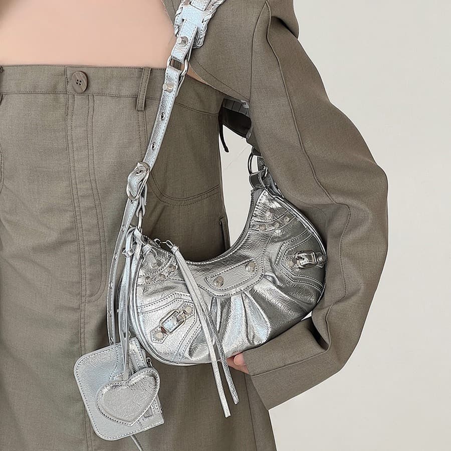 2024 New Motorcycle Bag with Rivets and Tassels, Pleated Bag, Punk Style Underarm Bag, Fashionable and High-End Shoulder Bag for Women